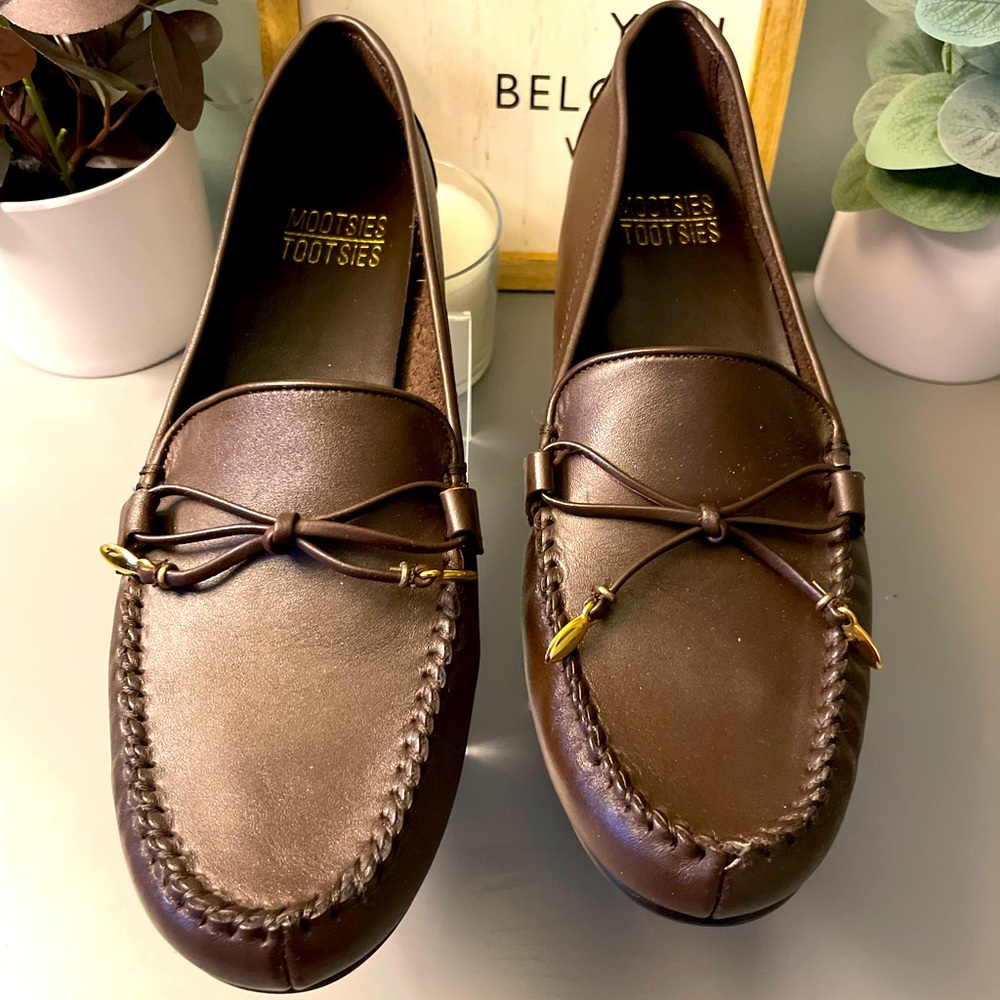 Mootsies Tootsies Mallory Slip-on Loafer - size 8 (Brown Leather)